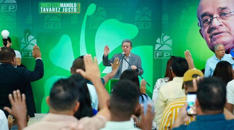 Leonel Fern&aacute;ndez advierte sobre riesgos de la tecnolog&iacute;a y llama a fortalecer el pensamiento cr&iacute;tico