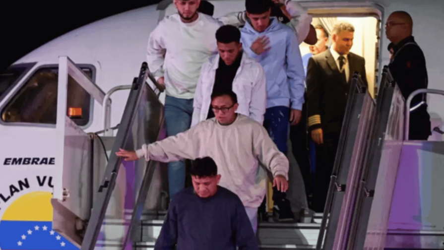 Llegan 162 migrantes a Venezuela en un vuelo de repatriación procedente de Estados Unidos