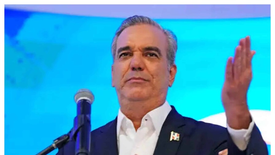 Luis Abinader viaja a Miami para recibir reconocimiento