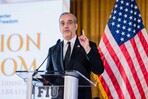 Abinader advierte riesgos que enfrentan sociedades democr&aacute;ticas al ceder libertad por seguridad