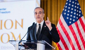 Abinader advierte riesgos que enfrentan sociedades democr&aacute;ticas al ceder libertad por seguridad
