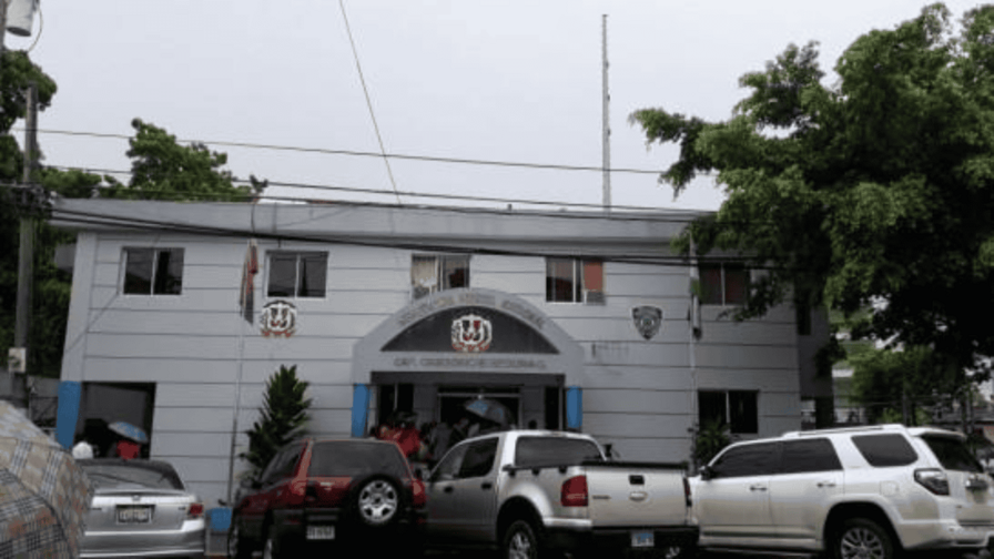 Acusado por muerte de una mujer en La Toronja permanece detenido en destacamento de Los Mina Acusado por muerte de una mujer en La Toronja permanece detenido en destacamento de Los Mina
