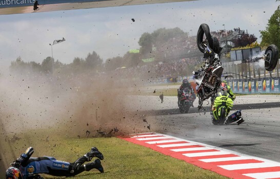 VIDEO | &Aacute;lex M&aacute;rquez sufre dos fracturas tras su accidente en Catalu&ntilde;a y ser&aacute; operado este domingo