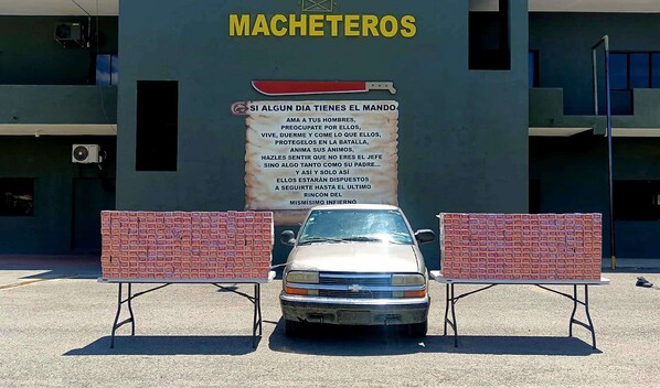 Ej&eacute;rcito incauta m&aacute;s de 96 mil cigarrillos de contrabando ocultos en camioneta en Valverde