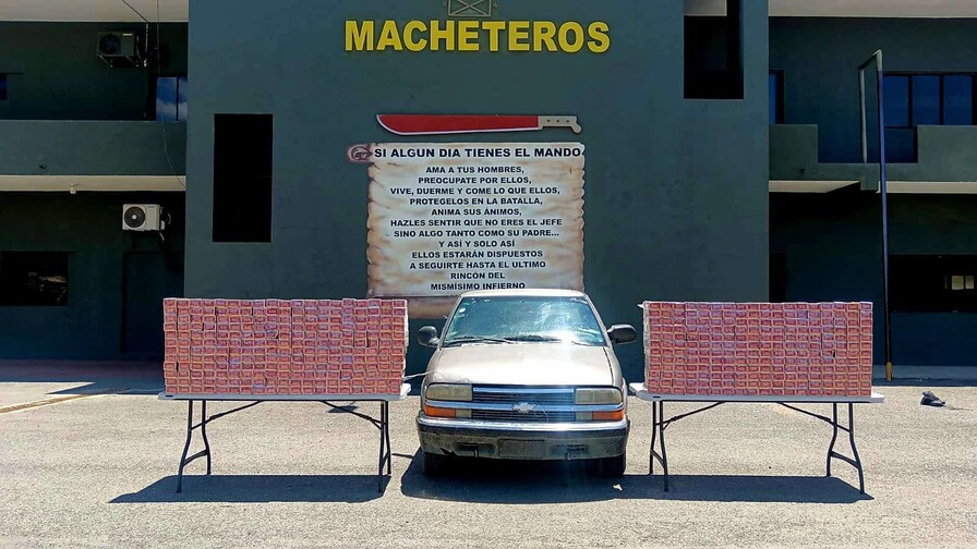 Ej&eacute;rcito incauta m&aacute;s de 96 mil cigarrillos de contrabando ocultos en camioneta en Valverde