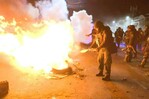 Polic&iacute;a y ej&eacute;rcito se enfrentan con manifestantes en Bolivia para desbloquear carreteras