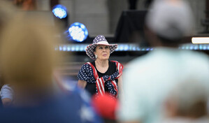 Miles asisten a acto de oraci&oacute;n cristiana en Washington por 250 aniversario de la independencia