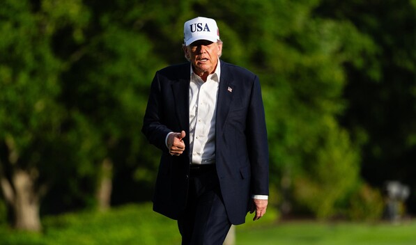 Trump llama locos a la prensa y a los dem&oacute;cratas por su postura sobre Ir&aacute;n