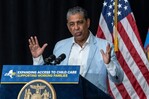 Adriano Espaillat reafirma respaldo a educaci&oacute;n temprana y destaca impacto en familias trabajadoras