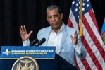 Espaillat respalda decisión que impide arrestos de ICE en cortes migratorias de Nueva York Espaillat respalda decisión que impide arrestos de ICE en cortes migratorias de Nueva York