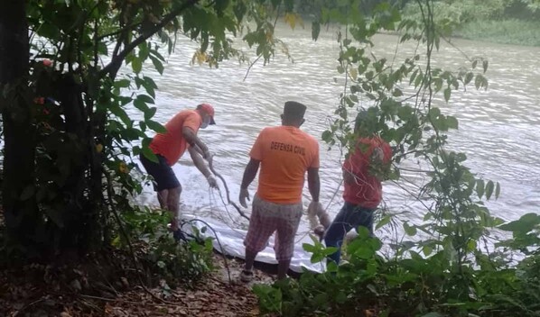 Lluvias generan inundaciones y emergencias: desborde de r&iacute;os deja a cuatro j&oacute;venes atrapados