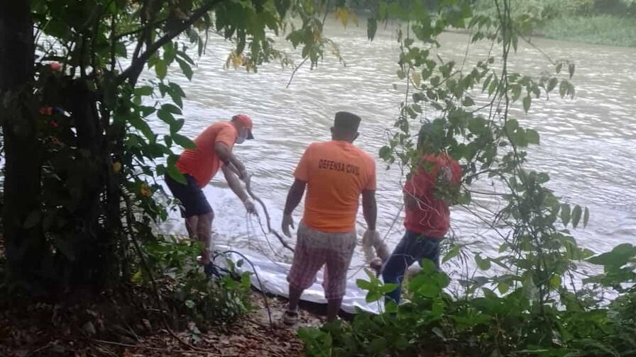 Lluvias generan inundaciones y emergencias: desborde de ríos deja a cuatro jóvenes atrapados Lluvias generan inundaciones y emergencias: desborde de ríos deja a cuatro jóvenes atrapados