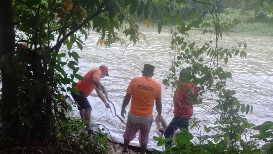 Recuperan cad&aacute;ver arrastrado por las aguas del r&iacute;o Yaque del Norte en Santiago