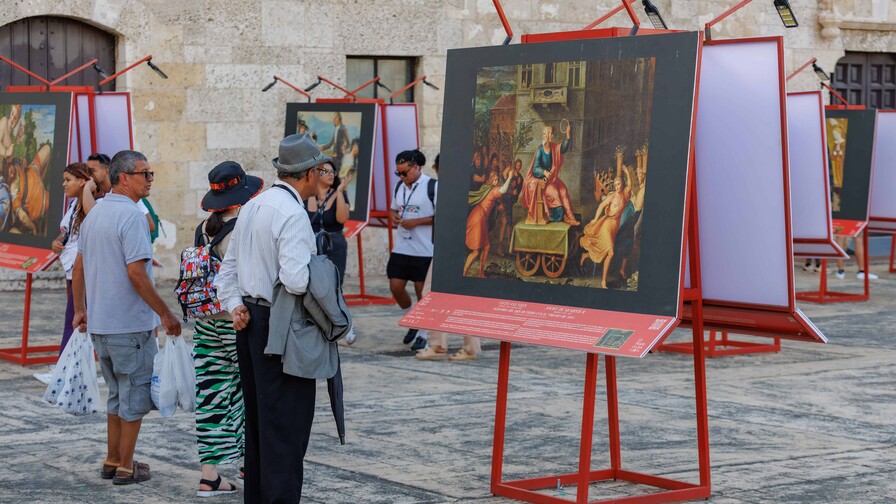 Donde el arte se encuentra con el para&iacute;so: El Prado en las calles en Puntacana Village