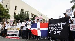 Familiares de v&iacute;ctimas del caso Jet Set marchan frente al Palacio de Justicia para exigir sanciones