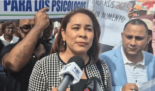 Personal de las Farmacias del Pueblo realiza paro y exige aumento salarial en Promese/Cal