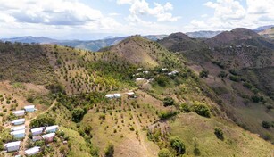 La Cueva, la comunidad de la cordillera Central que colecta fondos para instalar electricidad