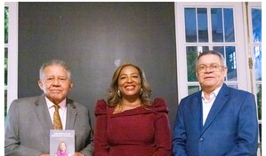 Irene Morillo presenta su libro Convi&eacute;rtete en Referente Estrella en la Embajada de RD en M&eacute;xico