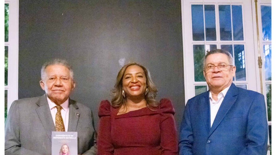 Irene Morillo presenta su libro Convi&eacute;rtete en Referente Estrella en la Embajada de RD en M&eacute;xico