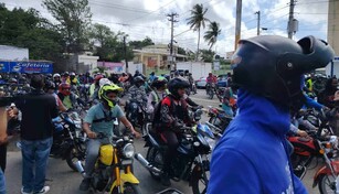 Motoconchistas se movilizan en Santiago contra altos costos