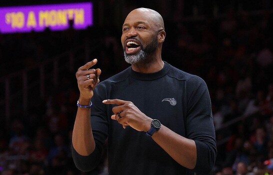 Pelicans contratan a Mosley dos semanas despu&eacute;s de su despido por Orlando