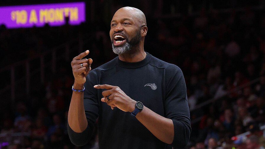 Pelicans contratan a Mosley dos semanas despu&eacute;s de su despido por Orlando