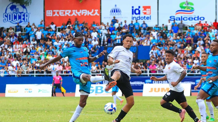 Salcedo FC vence 2-0 a Cibao FC y acaricia el t&iacute;tulo de la LDF