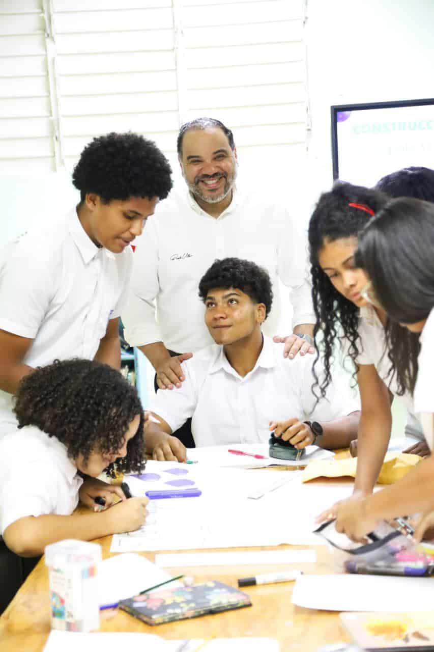 Estudiantes del Liceo Cient&iacute;fico Dr. Miguel Canela L&aacute;zaro.