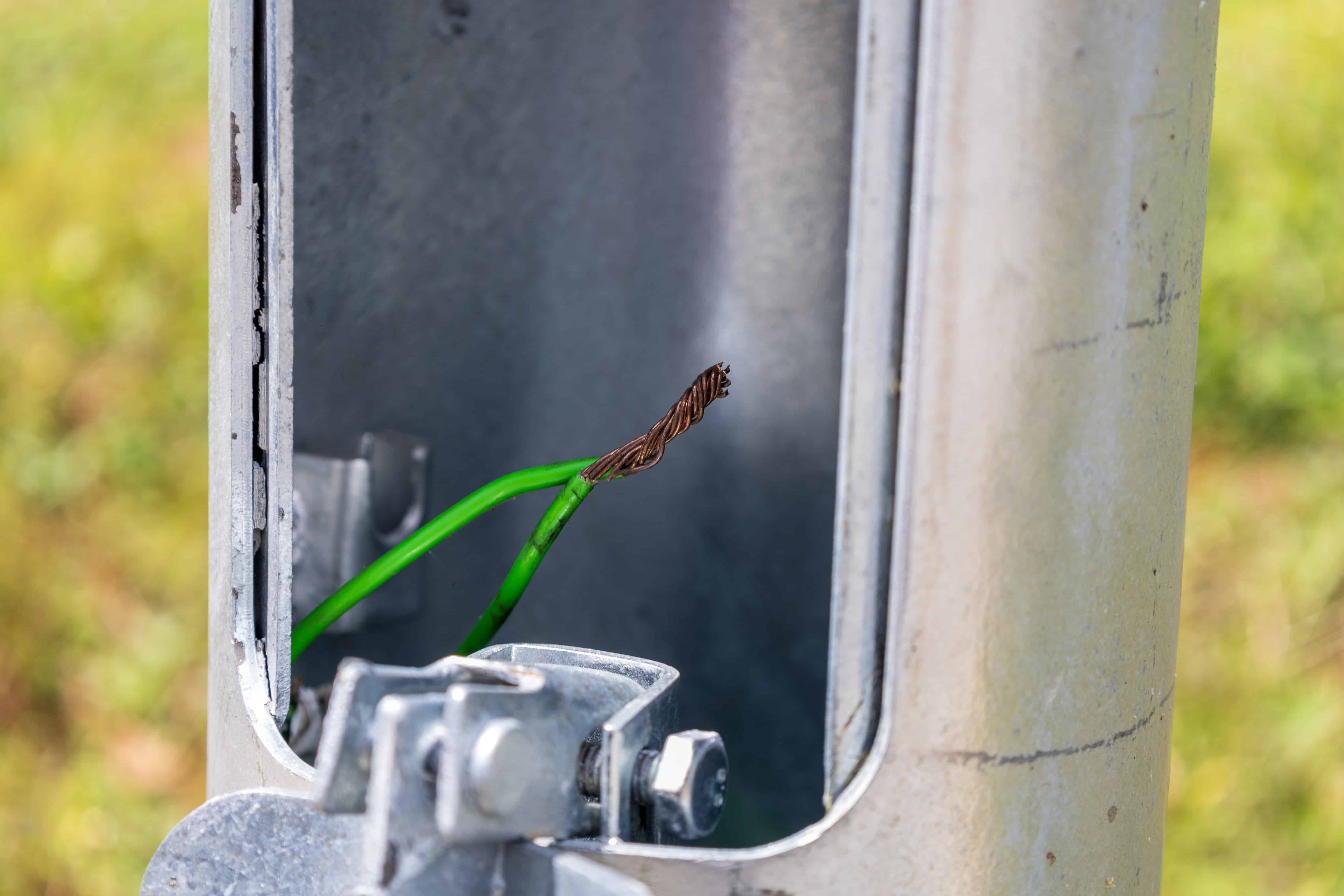 A este le dejaron algo del cableado.