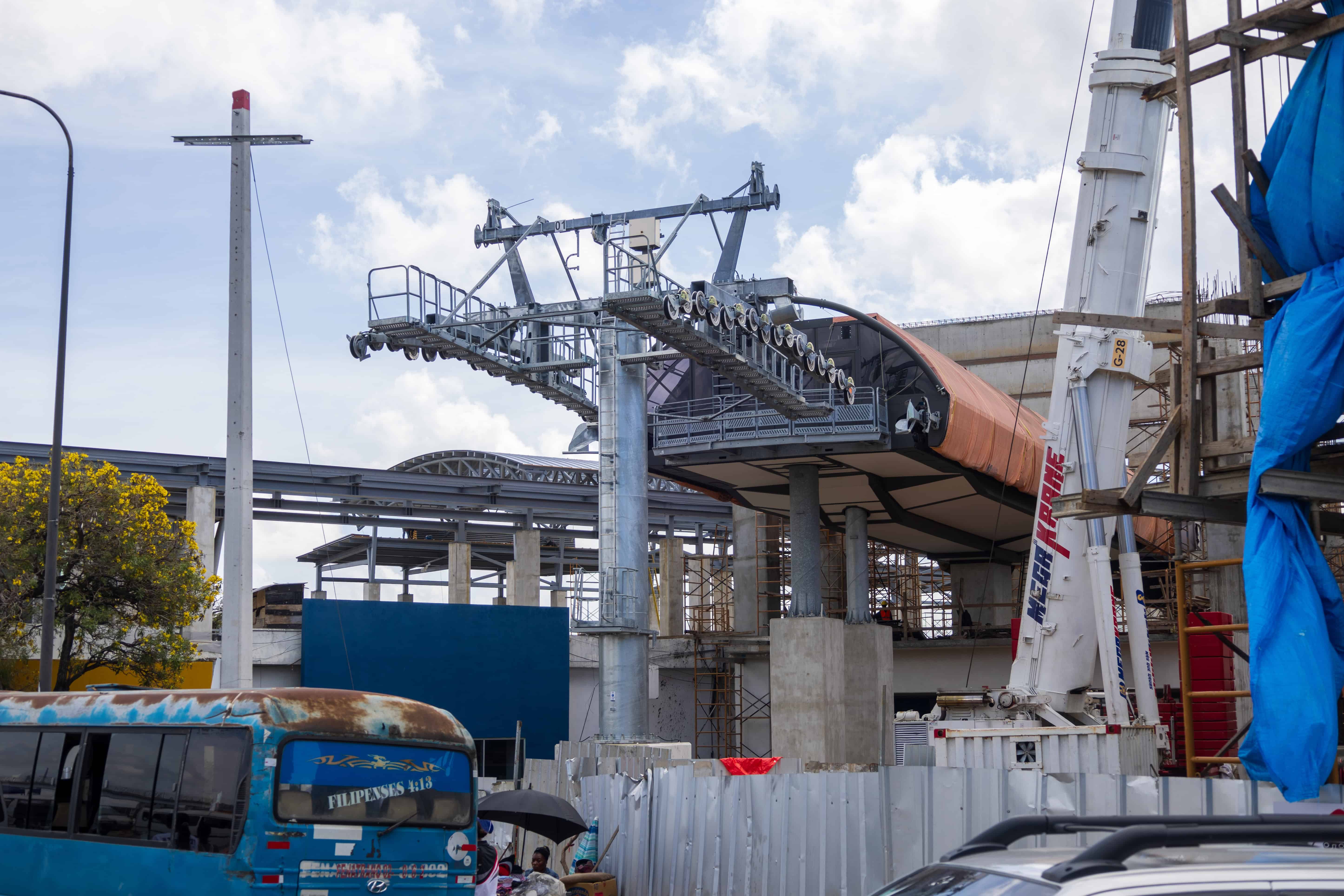 Estaci&oacute;n que se construye en el kil&oacute;metro 9 de la autopista Duarte.