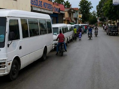 Choferes del Este realizan paro para exigir reparación de carretera