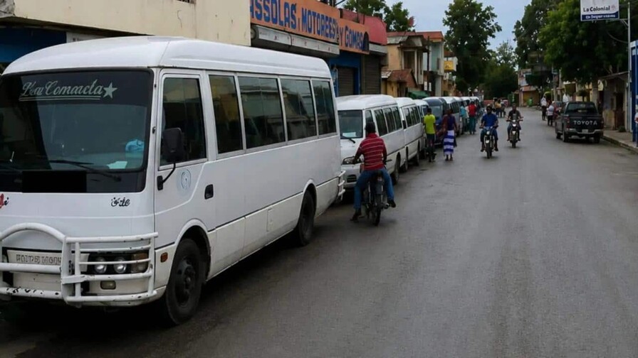 Transportistas del Este paralizan labores en reclamo por reparaci&oacute;n de carretera