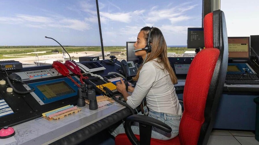 El IDAC abre concurso para formar controladores de aer&oacute;dromos