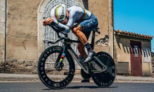 Filippo Ganna impone un r&eacute;cord de velocidad y arrasa en el Giro de Italia