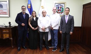 MESCyT y Arajet impulsan alianza para formar pilotos y t&eacute;cnicos aeron&aacute;uticos
