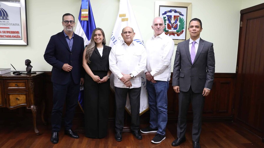 MESCyT y Arajet impulsan alianza para formar pilotos y técnicos aeronáuticos MESCyT y Arajet impulsan alianza para formar pilotos y técnicos aeronáuticos