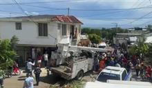 Mujer muere tras ser impactada por una gr&uacute;a en Santiago