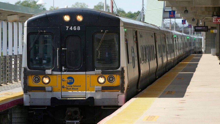 Pasajeros enfrentan retrasos pese al fin de la huelga del tren de Long Island en Nueva York Pasajeros enfrentan retrasos pese al fin de la huelga del tren de Long Island en Nueva York