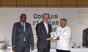 Juan Bol&iacute;var D&iacute;az Santana pone en circulaci&oacute;n sus memorias Con las riendas tensas
