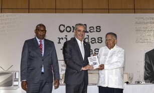 Juan Bol&iacute;var D&iacute;az Santana pone en circulaci&oacute;n sus memorias Con las riendas tensas