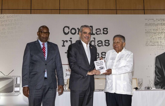 Juan Bol&iacute;var D&iacute;az Santana pone en circulaci&oacute;n sus memorias Con las riendas tensas