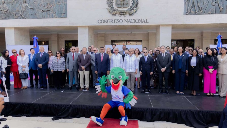 Antorcha de los XXV Juegos Centroamericanos y del Caribe pasa por el Senado de la República Antorcha de los XXV Juegos Centroamericanos y del Caribe pasa por el Senado de la República