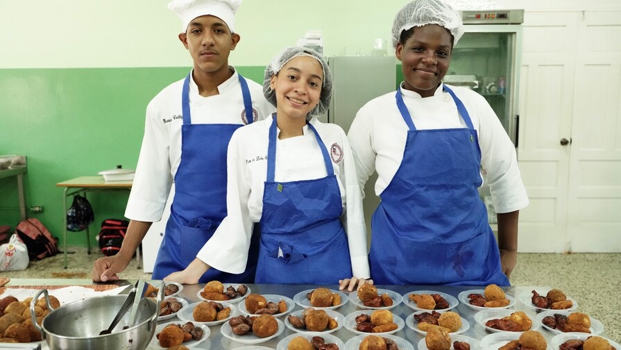 M&aacute;s de 98,000 estudiantes participan en ferias de emprendimiento t&eacute;cnico-profesional