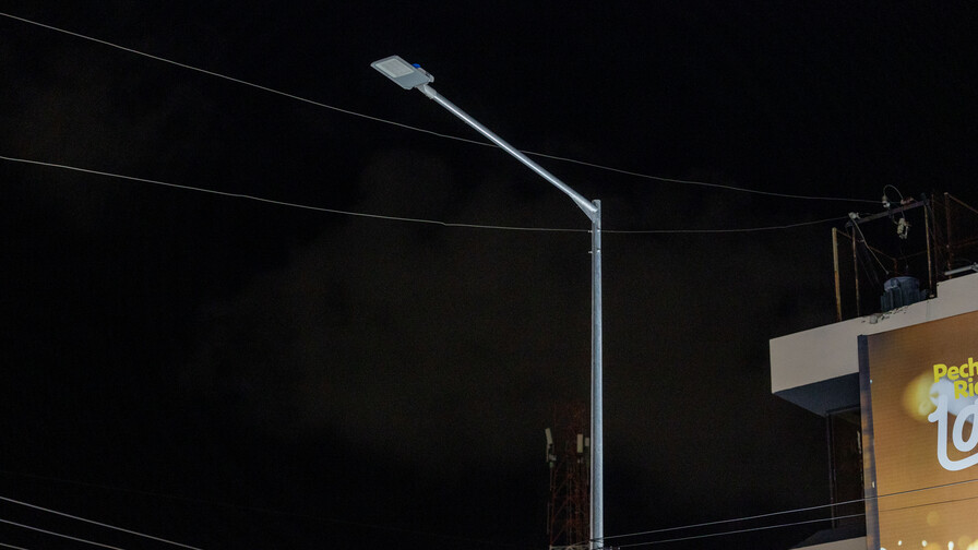 Roban cables de postes el&eacute;ctricos en paso a desnivel de la Isabel Aguiar