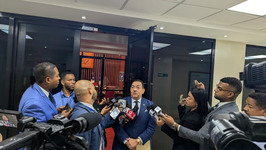 Senador Crist&oacute;bal Castillo deposita "Alerta Mujer", otro proyecto contra la violencia de g&eacute;nero