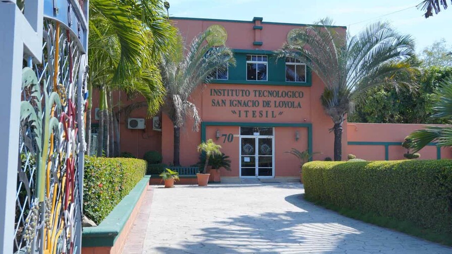 "No se vayan de la frontera": el llamado de Loyola tras recibir el Premio Brugal Cree en su Gente