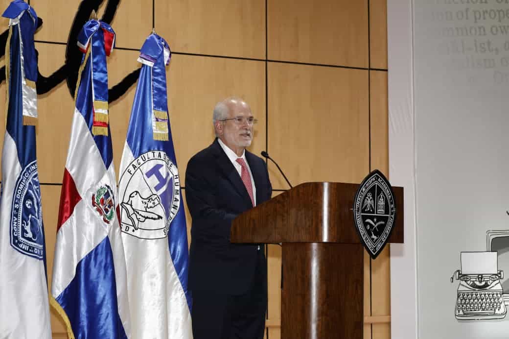El jurista Francisco Álvarez expone sobre las memorias de Juan Bolívar Díaz Santana.