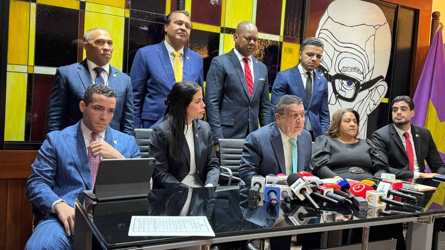 Los diputados del PLD someten proyecto para interrogar al canciller sobre recepci&oacute;n de deportados