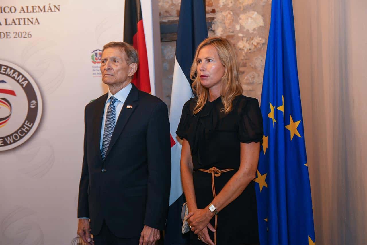 El canciller dominicano, Roberto &Aacute;lvarez y la embajadora de Alemania en el pa&iacute;s, Maike Friedrichsen.