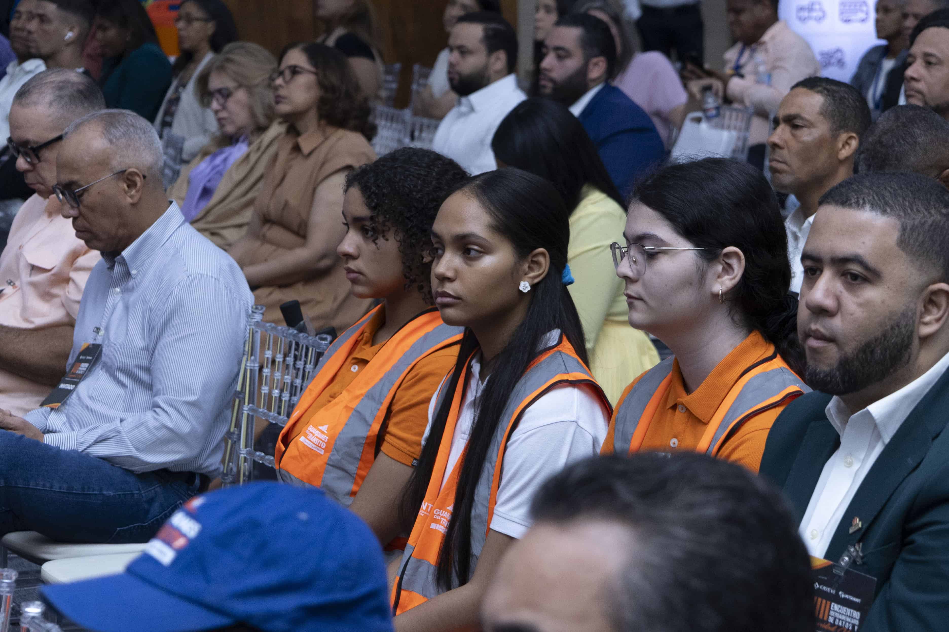 J&oacute;venes que son capacitados en escuelas y colegios sobre el tema del tr&aacute;nsito.